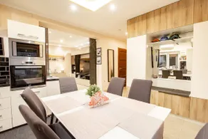 Stylish apartment with shared garden and barbecue - Image 4