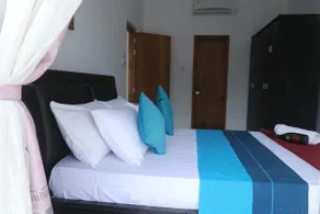 Sandy Beachfront Apartment - Image 4