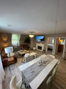 Uptown Penthouse on Pine:By Lake - Image 4