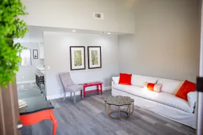 Charming 2-Bedroom Condo - Image 3