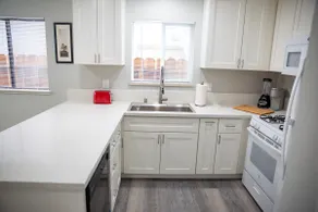 Charming 2-Bedroom Condo - Image 5