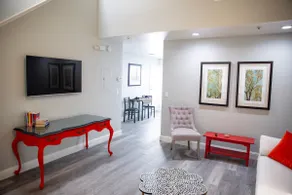 Charming 2-Bedroom Condo - Image 2
