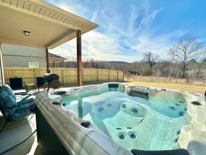 The Bird House - Private Hot Tub & 2 Mi to UofA - Image 2