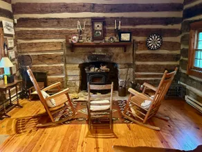 Woodland Oasis: Historic Cabin with Modern Comfort - Image 3