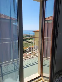 Two-room apartment a stone's throw from the sea - Image 4