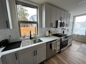 Modern Ballard Townhome with Rooftop Views - Image 3