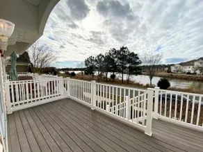Spacieuse maison de ville avec vue sur l'étang et la baie dans une communauté axée sur la famille - Image 3