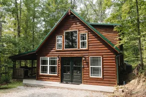 "The Lantern" Woodsy Cabin Experience w/ HotTub - Image 2