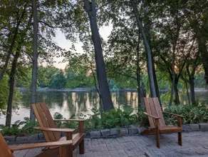 Sunset Shores - River View, King Beds, Soaker Tub - Image 2