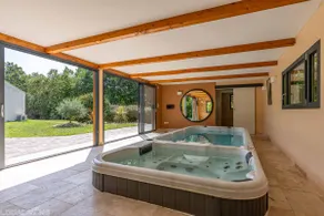 Hot tub - Swim spa - Wooded park - Image 2