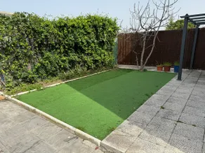 Spacious house with garden and terrace - Image 5
