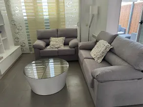 Spacious house with garden and terrace - Image 4