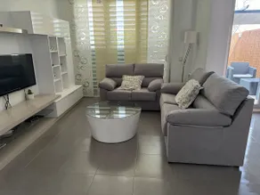 Spacious house with garden and terrace - Image 2