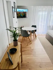 NEW! Cosy & Bright Central Studio with Terrace - Image 3