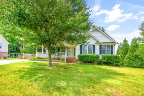 Elon Southern Charmer~Fenced Yard~Pets Welcome - Image 4