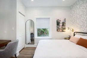 Renovated Stylish Chicago Condo - Image 5