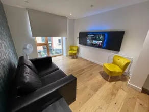 2 bedroom 2 bathroom 6 people @ MCR City Centre - Image 2