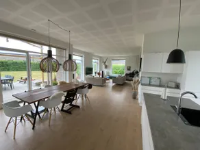 Beautifully located family villa - Image 2
