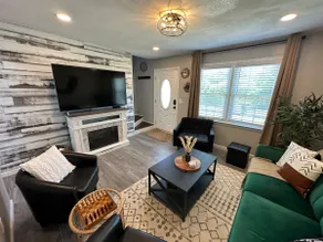 Comfy Newly Renovated Home-2min walk to Tuck River - Image 1