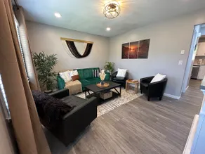 Comfy Newly Renovated Home-2min walk to Tuck River - Image 3