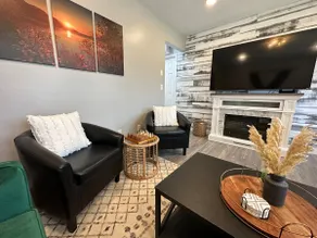 Comfy Newly Renovated Home-2min walk to Tuck River - Image 2