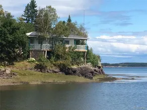 Island Cottage Oasis - Image 2