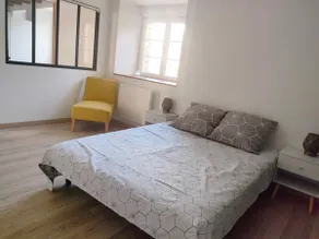 Apartment with a garden - Image 5