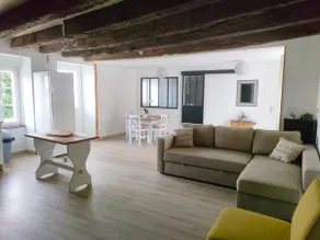 Apartment with a garden - Image 2
