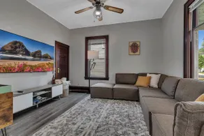Prime location / Close to SCSU & DT - Image 2