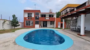 Spacious house + bungalows - Image 2