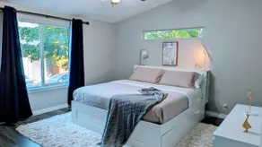 Modern Retreat near Top Golf - Image 4