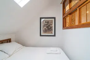 Cozy Apartment w/ Terrace Close to City Center - Image 2