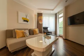 Apartment with Balcony (yellow) - Image 2