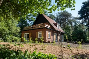 Spacious family house with large garden & wood-burning stove - Image 2