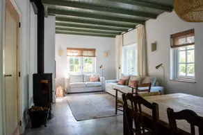 Spacious family house with large garden & wood-burning stove - Image 4