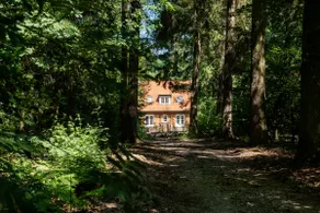 Spacious family house with large garden & wood-burning stove - Image 5