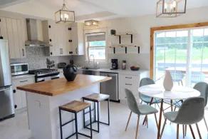 Quiet Country Cottage Close to Downtown Saratoga - Image 3