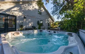 Luxe Boutique Bungalow w/ Spa/Fire Pit/Golf Cart - Image 4