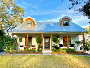 Luxe Boutique Bungalow w/ Spa/Fire Pit/Golf Cart - Image 5