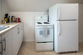 Budget downtown apt | Free parking | 3rd floor - Image 5