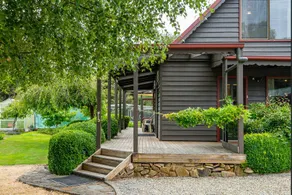 White Wallaby Shack - Image 5