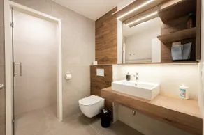 Large Studio 1 - Image 3