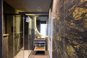 Seafront Luxury Suites - Modern 1st floor - Image 3