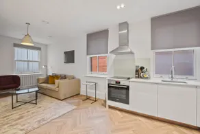Two Bed Apartment in Reading - Image 2