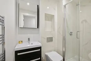 Two Bed Apartment in Reading - Image 5