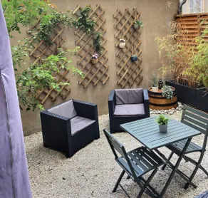 Le Divio: Central ~ Garden ~ Fireplace ~ Burgundy - Image 4