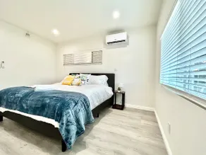 *NO Booking FEE*Private back house King bd/Parking - Image 4