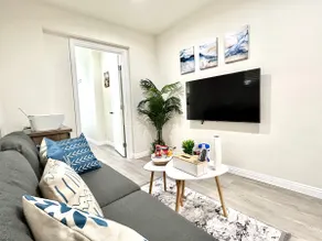 *NO Booking FEE*Private back house King bd/Parking - Image 2