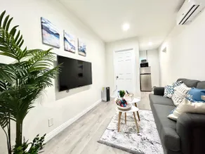 *NO Booking FEE*Private back house King bd/Parking - Image 3