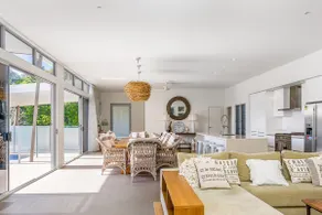 Surfside Beach House - Ideal Family Getaway - Image 3